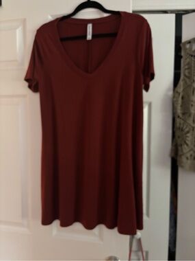 Women’s V-Neck Short Sleeve Tunic in Rust